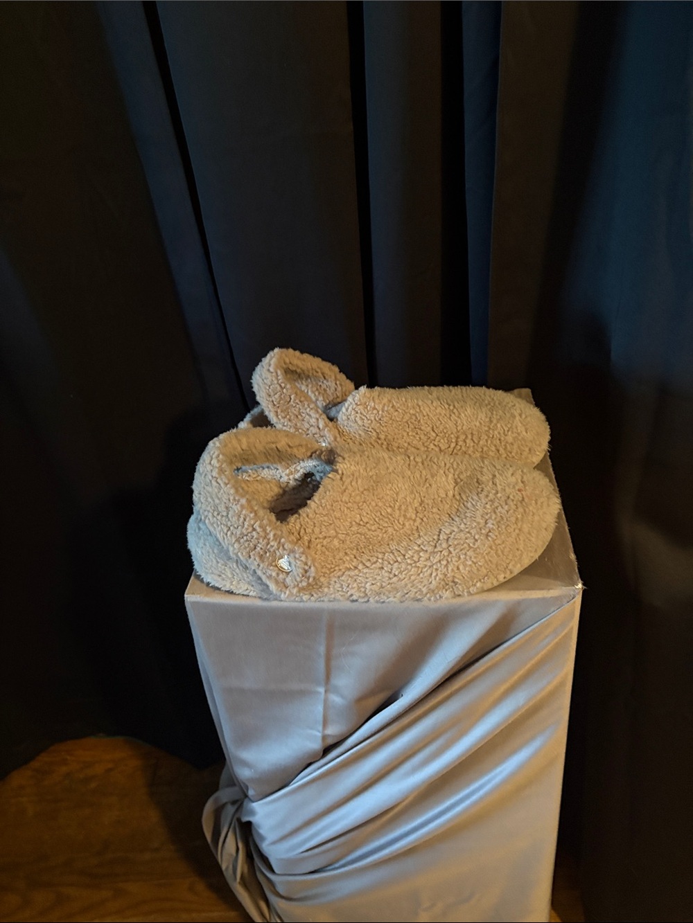 CROCS Cozy Sherpa Slippers in Beige